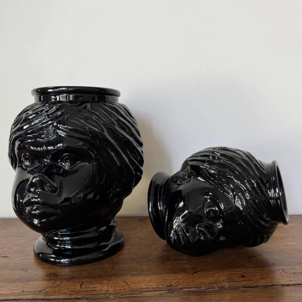 2 têtes en verre représentant des Maures
