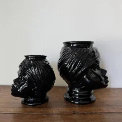 2 têtes en verre représentant des Maures
