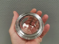Un ensemble de bougeoirs iittala en verre transparent clair.