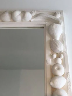 Unique miroir décoratif en plâtre à décors de fruits