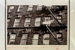 Un regard suspendu Escalier de secours d'appartements New York City – 1953