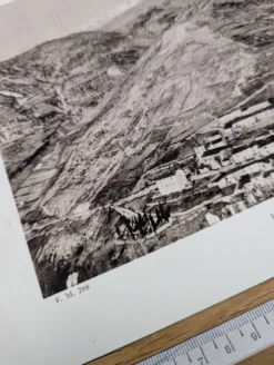 Un village de Soulane, Pyrénées, planche photo imprimée en 1937.