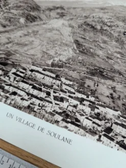 Un village de Soulane, Pyrénées, planche photo imprimée en 1937.