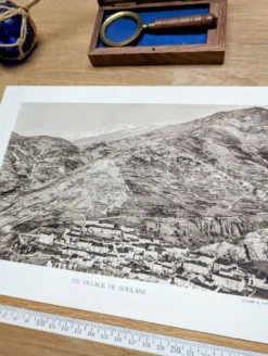 Un village de Soulane, Pyrénées, planche photo imprimée en 1937.