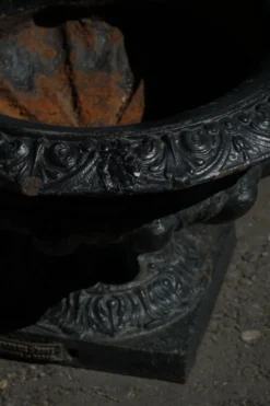 Urne de jardin ancienne en fonte française avec bordure décorative, début du 20e siècle