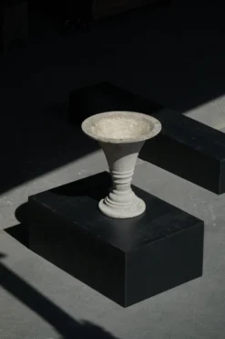 Urne / jardinière en béton moulé, milieu du 20e siècle, Scandinavie, années 1970