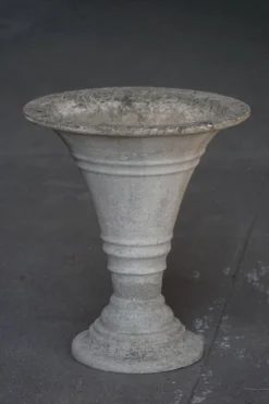 Urne / jardinière en béton moulé, milieu du 20e siècle, Scandinavie, années 1970
