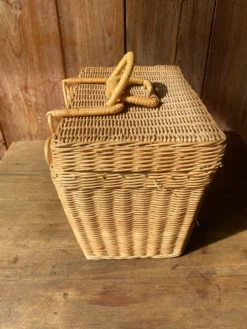 Valisette en rotin vintage