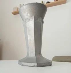Vase ancien Art déco en fonte d'aluminium