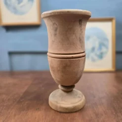 Vase ancien en bois tourné, olivier ou bois fruitier