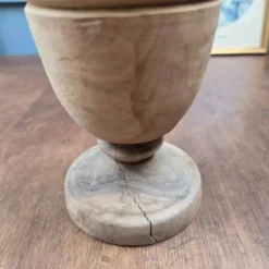 Vase ancien en bois tourné, olivier ou bois fruitier