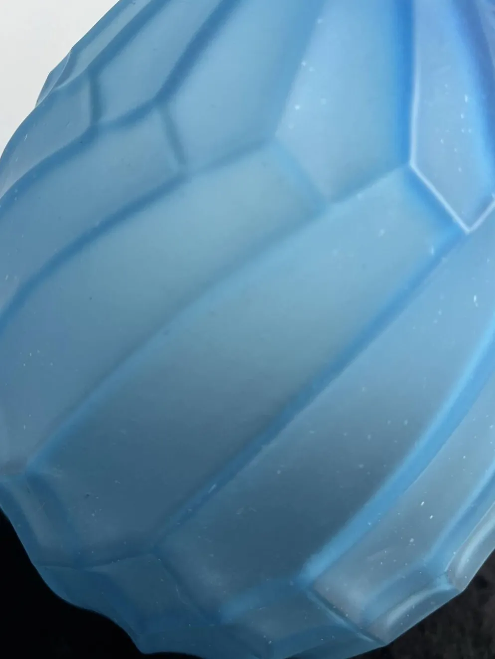 Vase Art Déco verre bleu dépoli