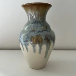 Vase aux coulures bleutées