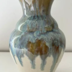 Vase aux coulures bleutées