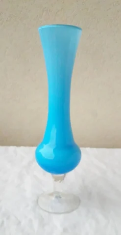 Vase bleu en opaline