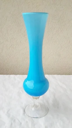 Vase bleu en opaline