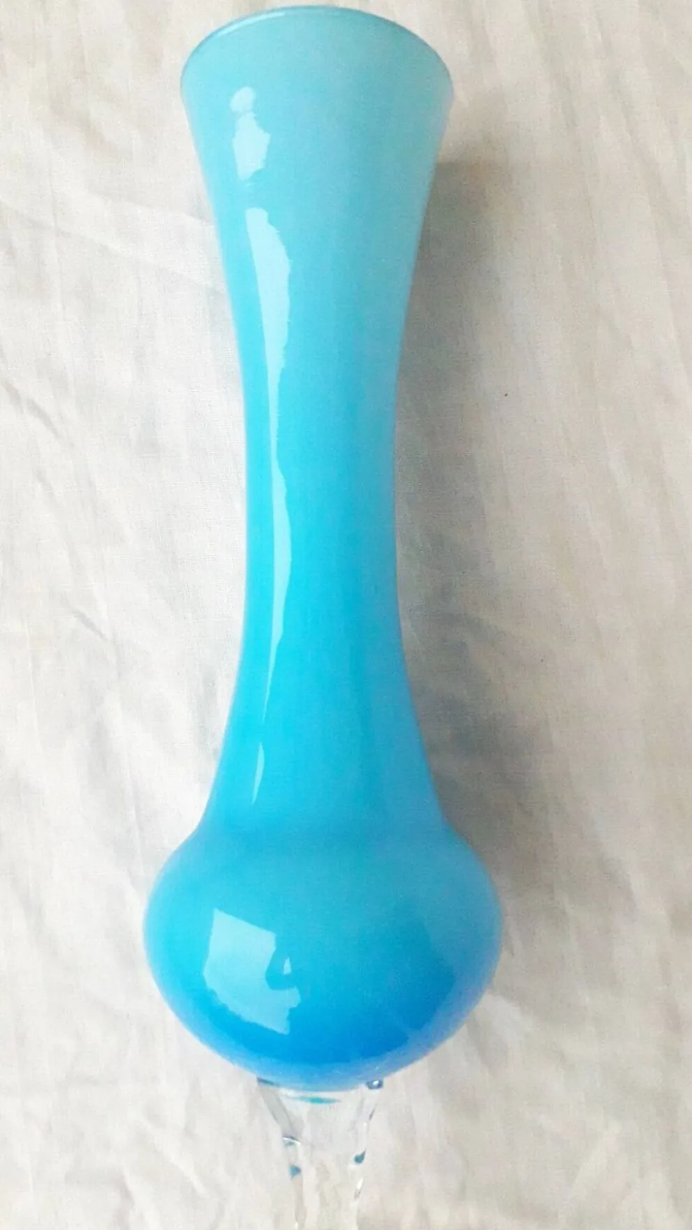 Vase bleu en opaline