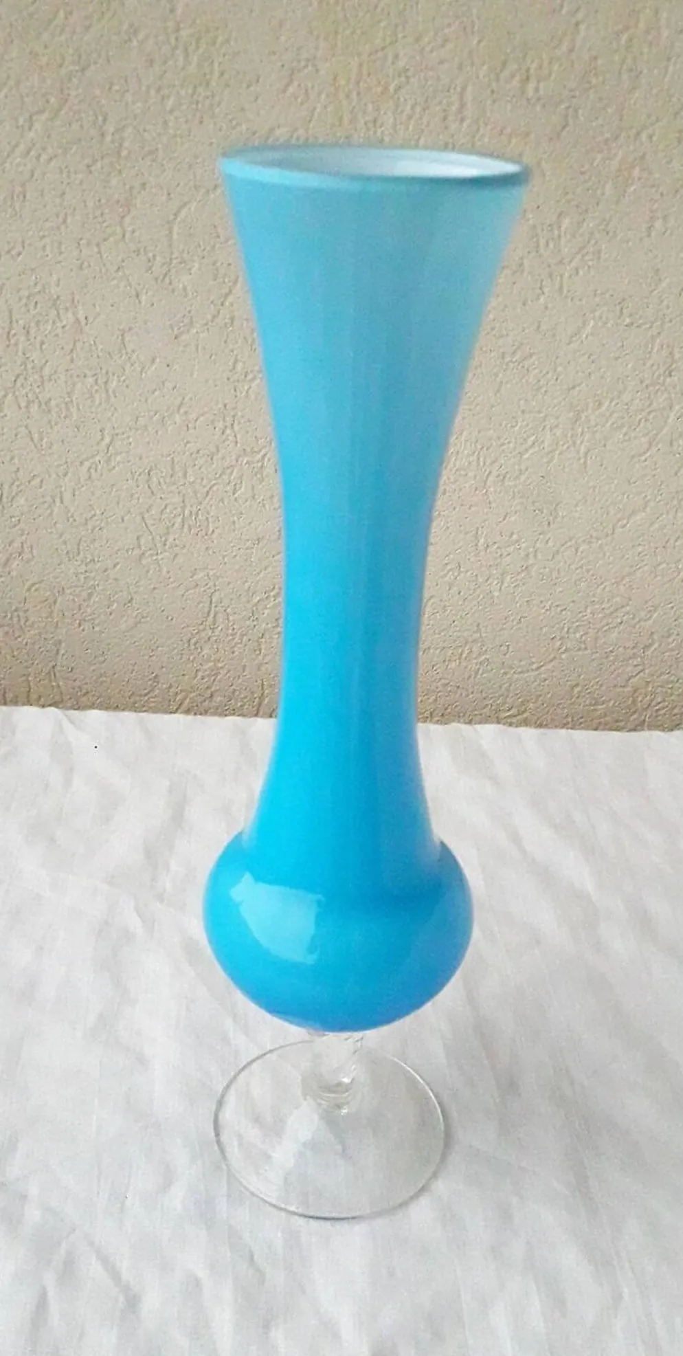 Vase bleu en opaline