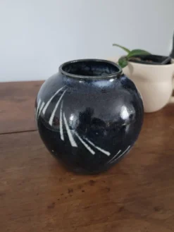 Vase boule en grès vernissé