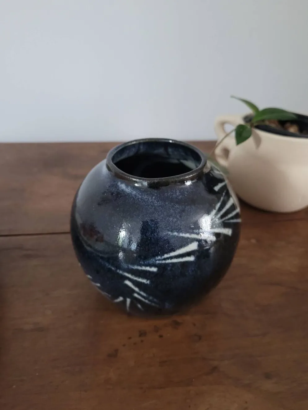 Vase boule en grès vernissé