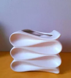 Vase / cache pot en céramique blanche