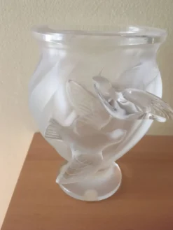 Vase cristal ancien signé Lalique