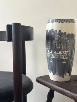 Vase dans le goût de Picasso, Atelier Cerenne à décor taureau stylisé, Vallauris 1950