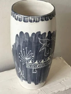 Vase dans le goût de Picasso, Atelier Cerenne à décor taureau stylisé, Vallauris 1950