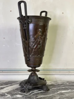 Vase en bronze dans le goût de l’antique, France vers 1880