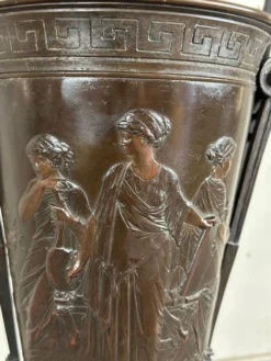 Vase en bronze dans le goût de l’antique, France vers 1880