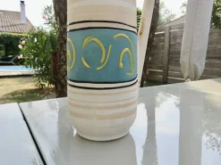 Vase en céramique avec anse 