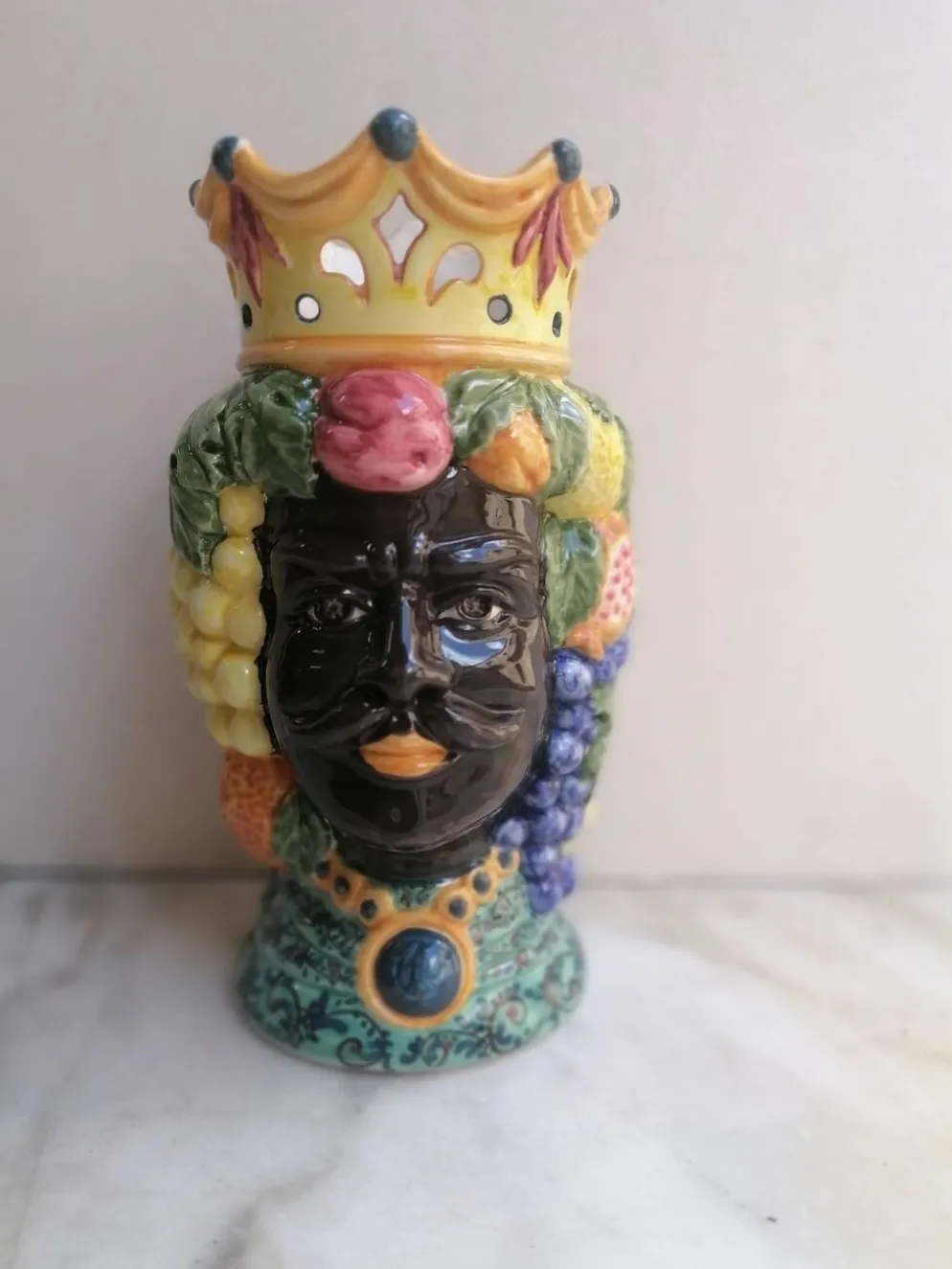 vase en céramique en forme de têtes de Maure siciliennes