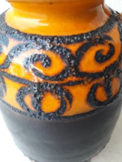 Vase en céramique orange et marron