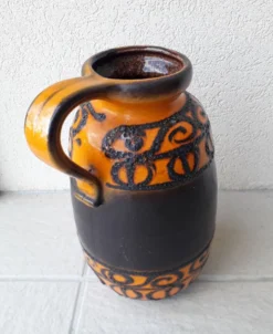 Vase en céramique orange et marron