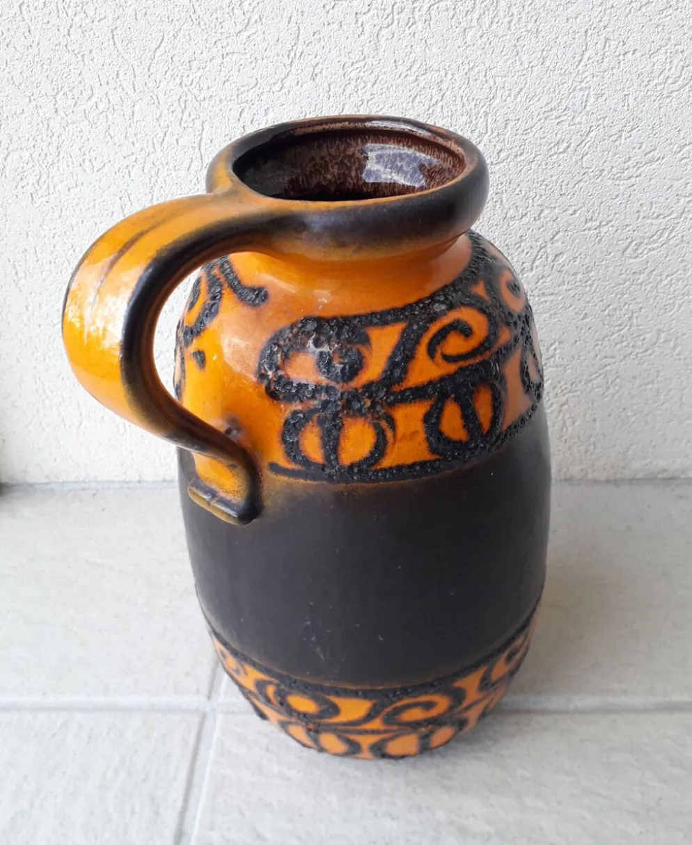 Vase en céramique orange et marron