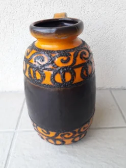 Vase en céramique orange et marron