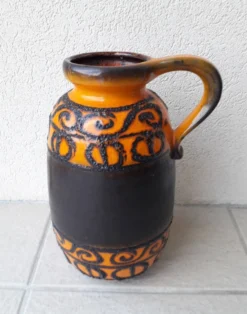 Vase en céramique orange et marron