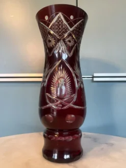 Vase en cristal, taillé de bohème, 1950, h= 29 cm.