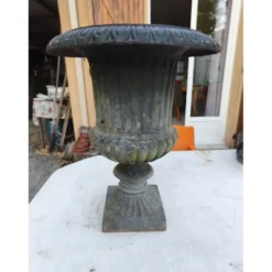 Vase en fonte 19ème 