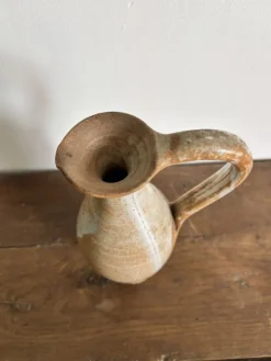 Vase en grès artisanal, une pièce vintage datant des années 60