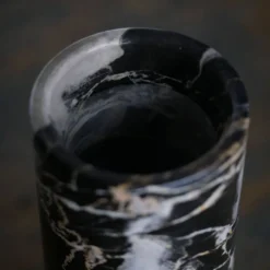 Vase en marbre Portoro noir et doré par Angelo Mangiarotti pour Skipper, années 70.