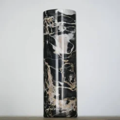 Vase en marbre Portoro noir et doré par Angelo Mangiarotti pour Skipper, années 70.