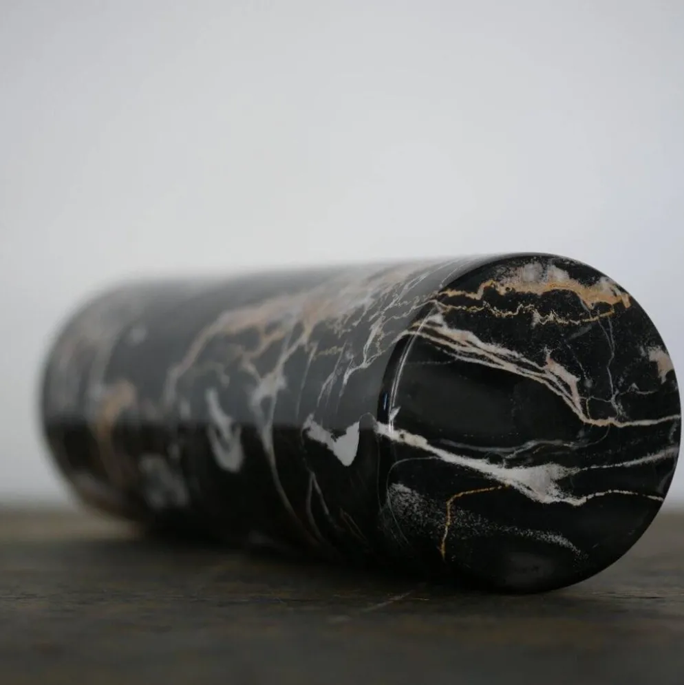 Vase en marbre Portoro noir et doré par Angelo Mangiarotti pour Skipper, années 70.