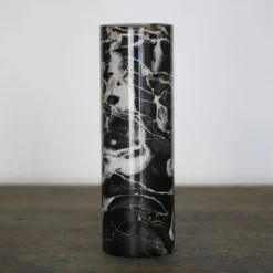 Vase en marbre Portoro noir et doré par Angelo Mangiarotti pour Skipper, années 70.