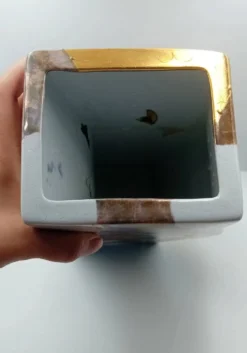Vase en porcelaine d'art fait main signé J. Rozio – Décor Oiseau de Paradis