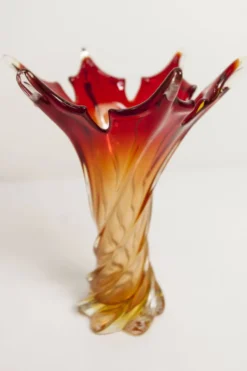 Vase en verre de Murano par Fratelli Toso signé Murano orange et rouge