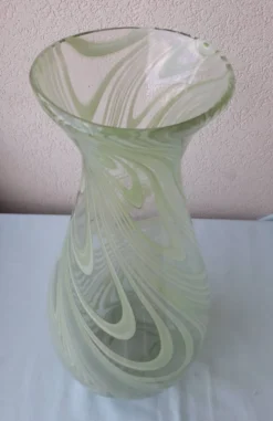 Vase en verre à liseré vert