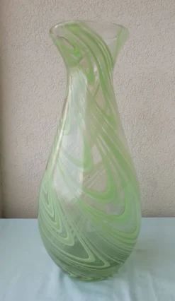 Vase en verre à liseré vert