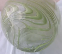 Vase en verre à liseré vert