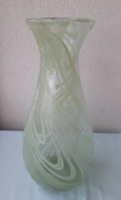 Vase en verre à liseré vert
